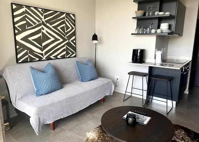 Upmarket Modern 1 Bedroom Apartment