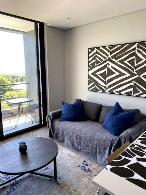 Apartment Upmarket Modern 1 Bedroom *