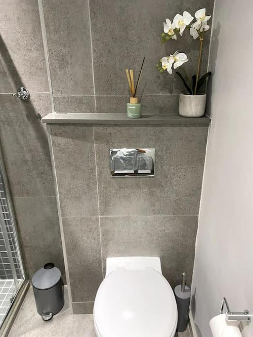 Upmarket Modern 1 Bedroom Apartment