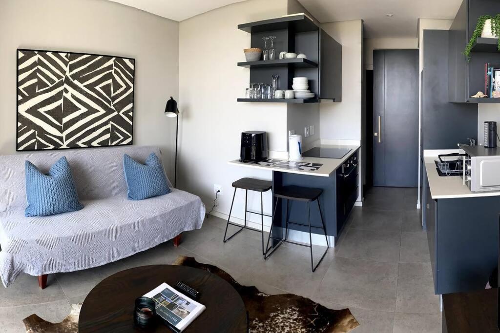 Upmarket Modern 1 Bedroom *